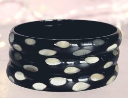 Bracelet-gros-corne-pois-noir-10-mm-1.jpg