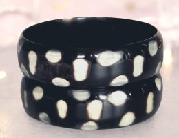 Bracelets-corne-gros-pois-20-mm.jpg