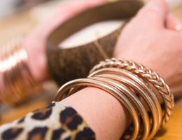 Bracelets-tresse-bouddhiste-or-rose.jpg