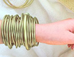 Jonc-bouddhiste-fin-vert-pastel.jpg
