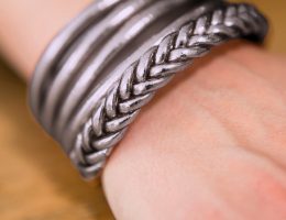 Jonc-bouddhiste-tresse-argent-antique.jpg